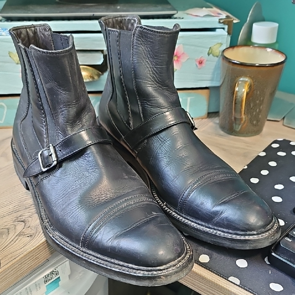 Johnston & MURPHY Classic Black Leather Chelsea Boots with Strap. Made In Italy